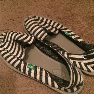 Sanuk shoes